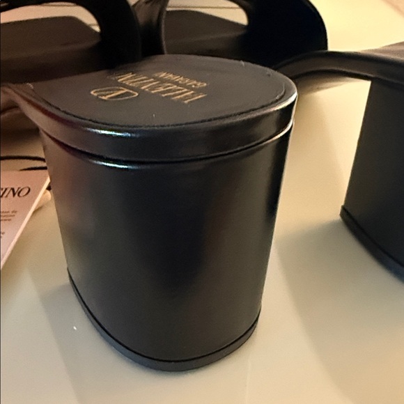 🔥Valentino Garavani Vlogo Cut-Out Slide Sandal In Calfskin 60MM🔥 - Picture 10 of 12